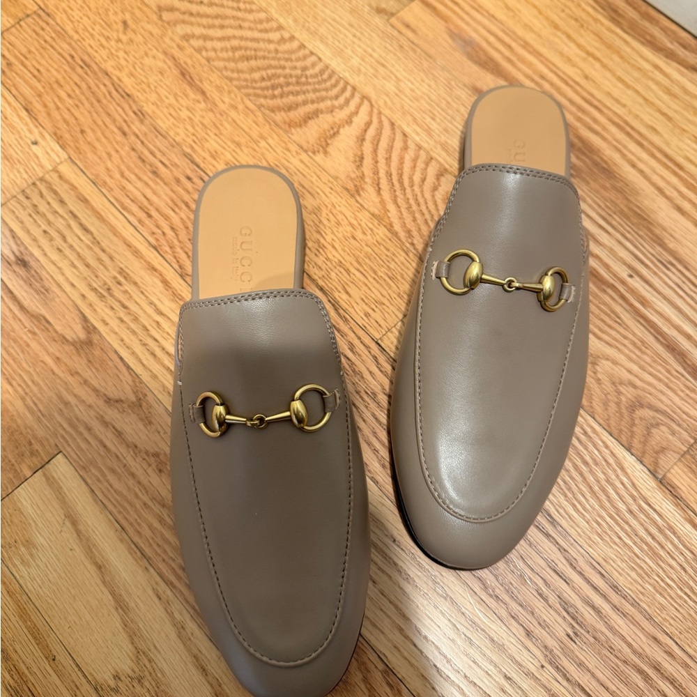 Gucci Women's Brown Leather Mules with Gold Detail - Picture 2 of 4